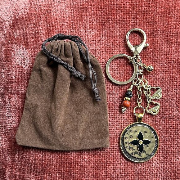 RUSTIC CLOVER BAG CHARM, Orange-Brown Black Gold Tone - Picture 1 of 8